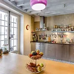 Marais District - Superb 3 Bedroom Flatent